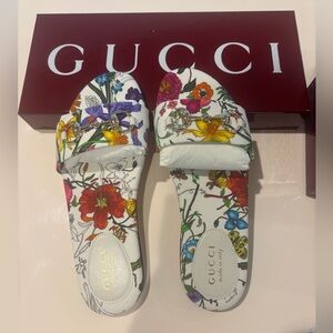 NIB Gucci Multicolor Floral Slide Sandals
